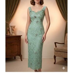 Elegant Lace Midi Dress in Mint Green